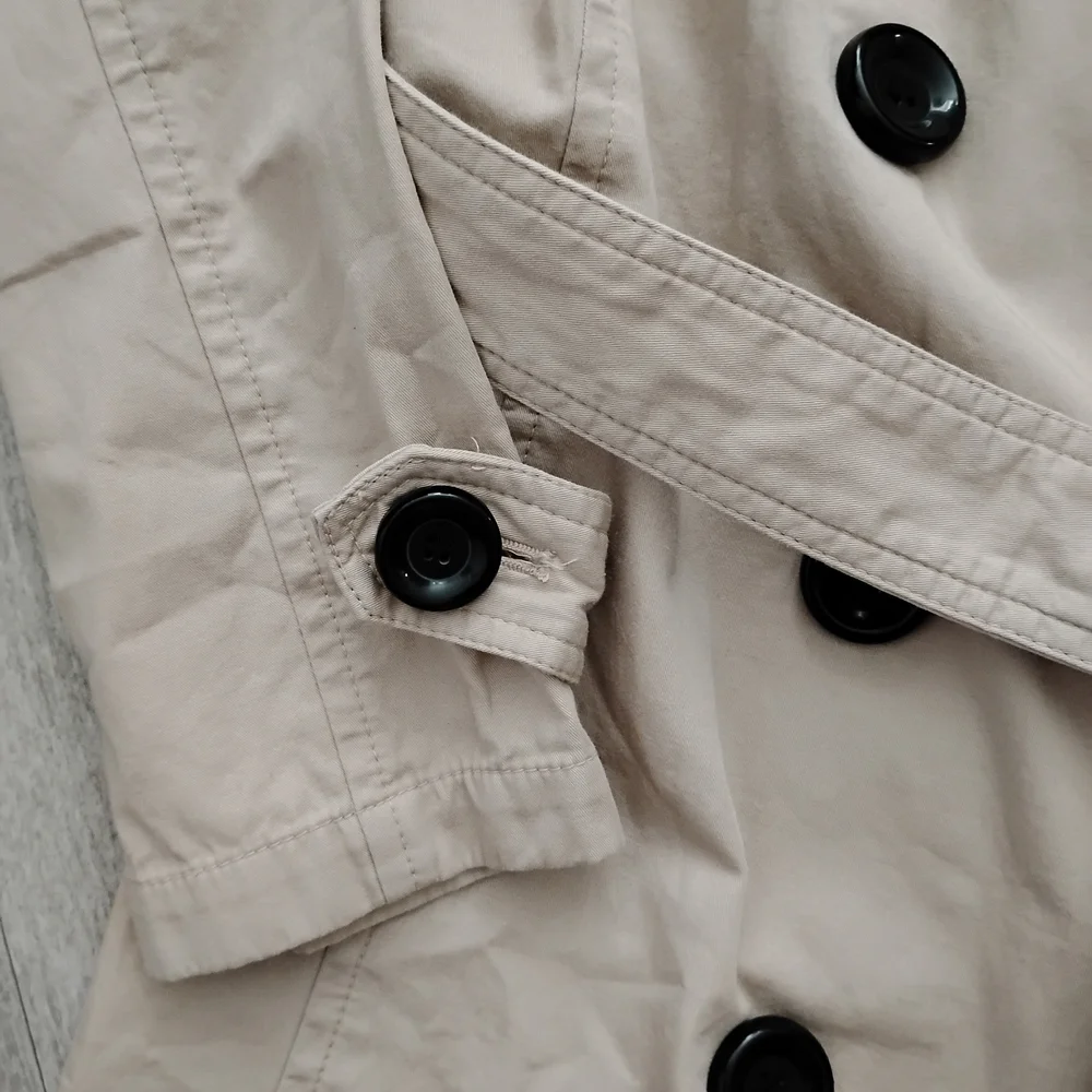 Classic Beige Vintage Double-Breasted Trench Coat - Picture 7 of 13